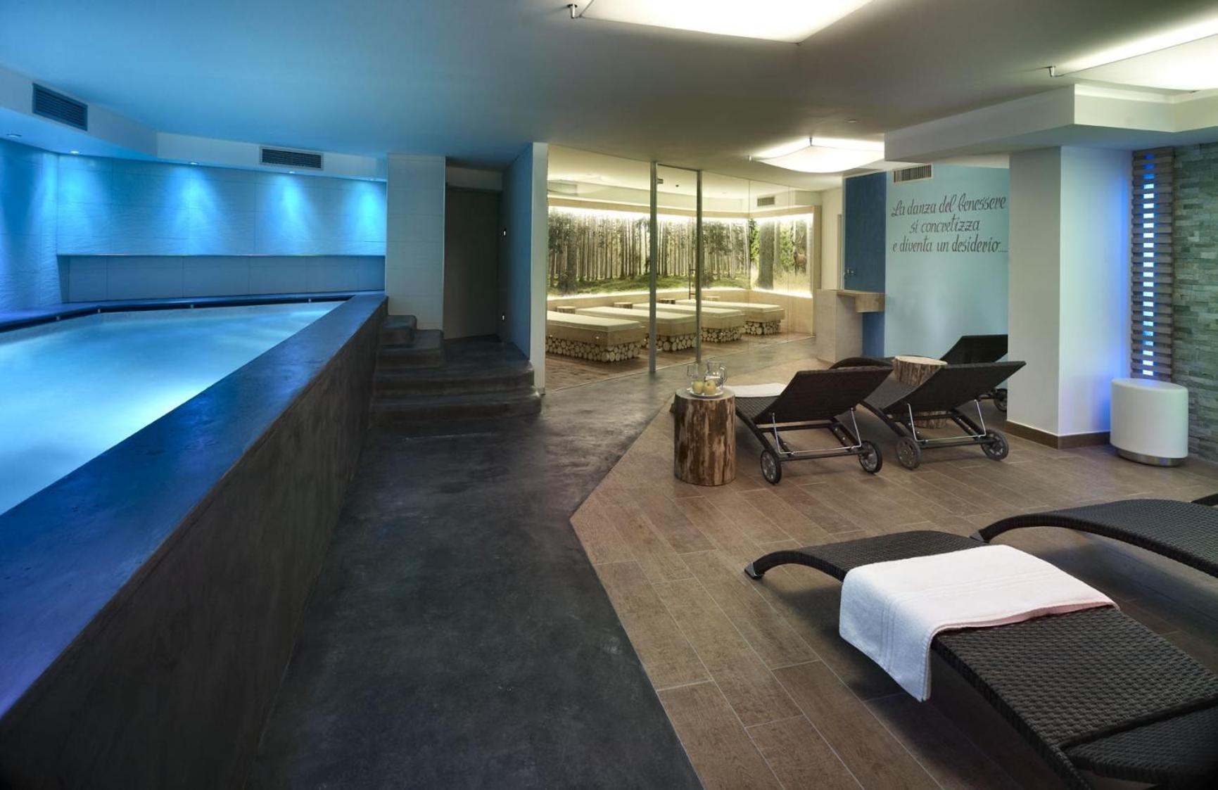 Color Home Suite Apartments Predazzo Bagian luar foto
