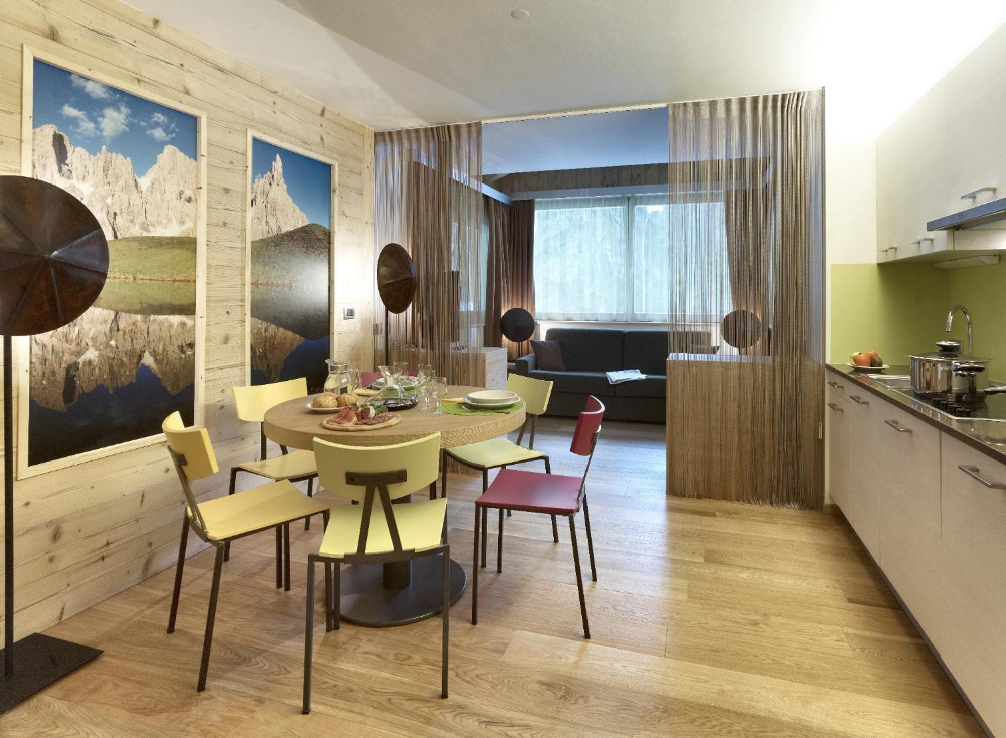 Color Home Suite Apartments Predazzo Bagian luar foto