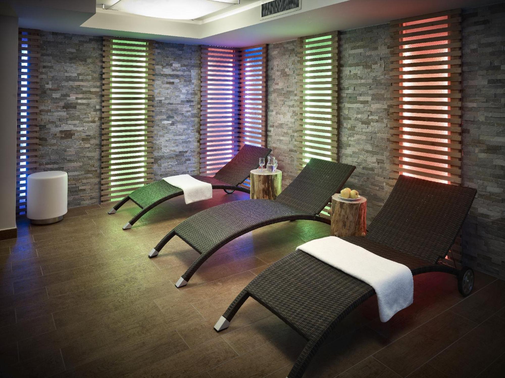 Color Home Suite Apartments Predazzo Bagian luar foto