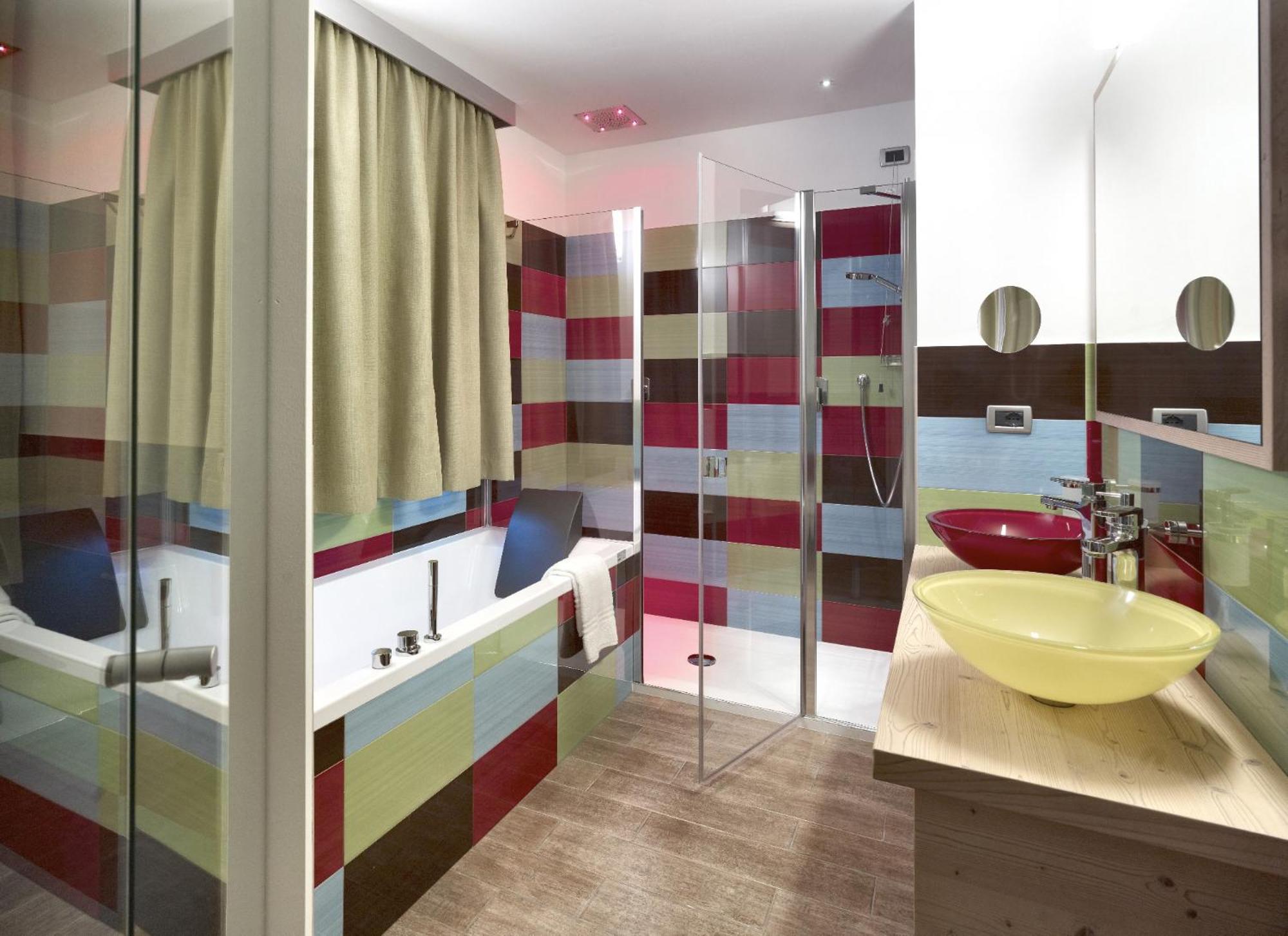 Color Home Suite Apartments Predazzo Bagian luar foto