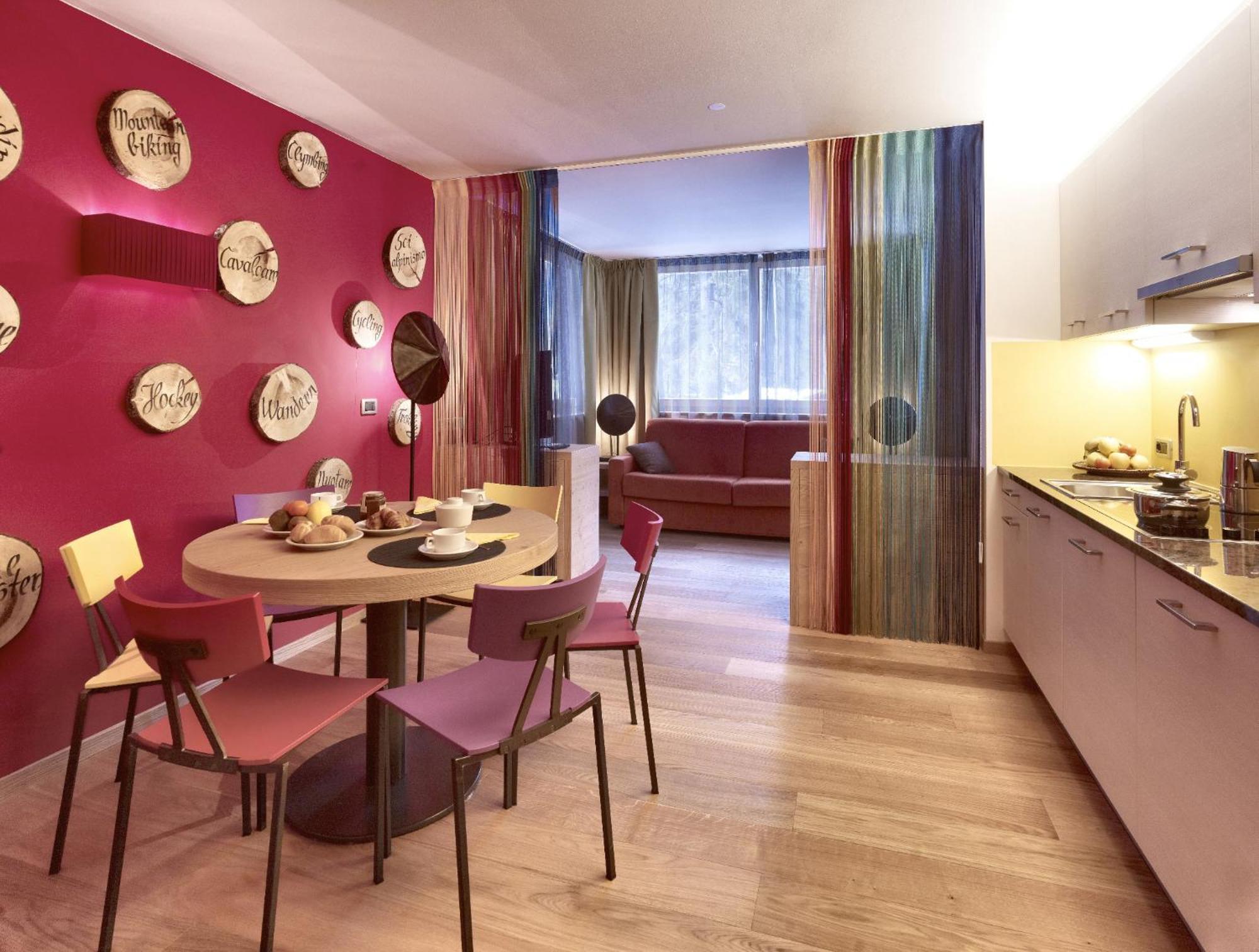 Color Home Suite Apartments Predazzo Bagian luar foto