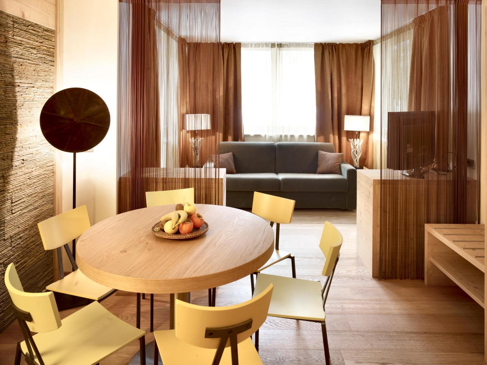 Color Home Suite Apartments Predazzo Bagian luar foto